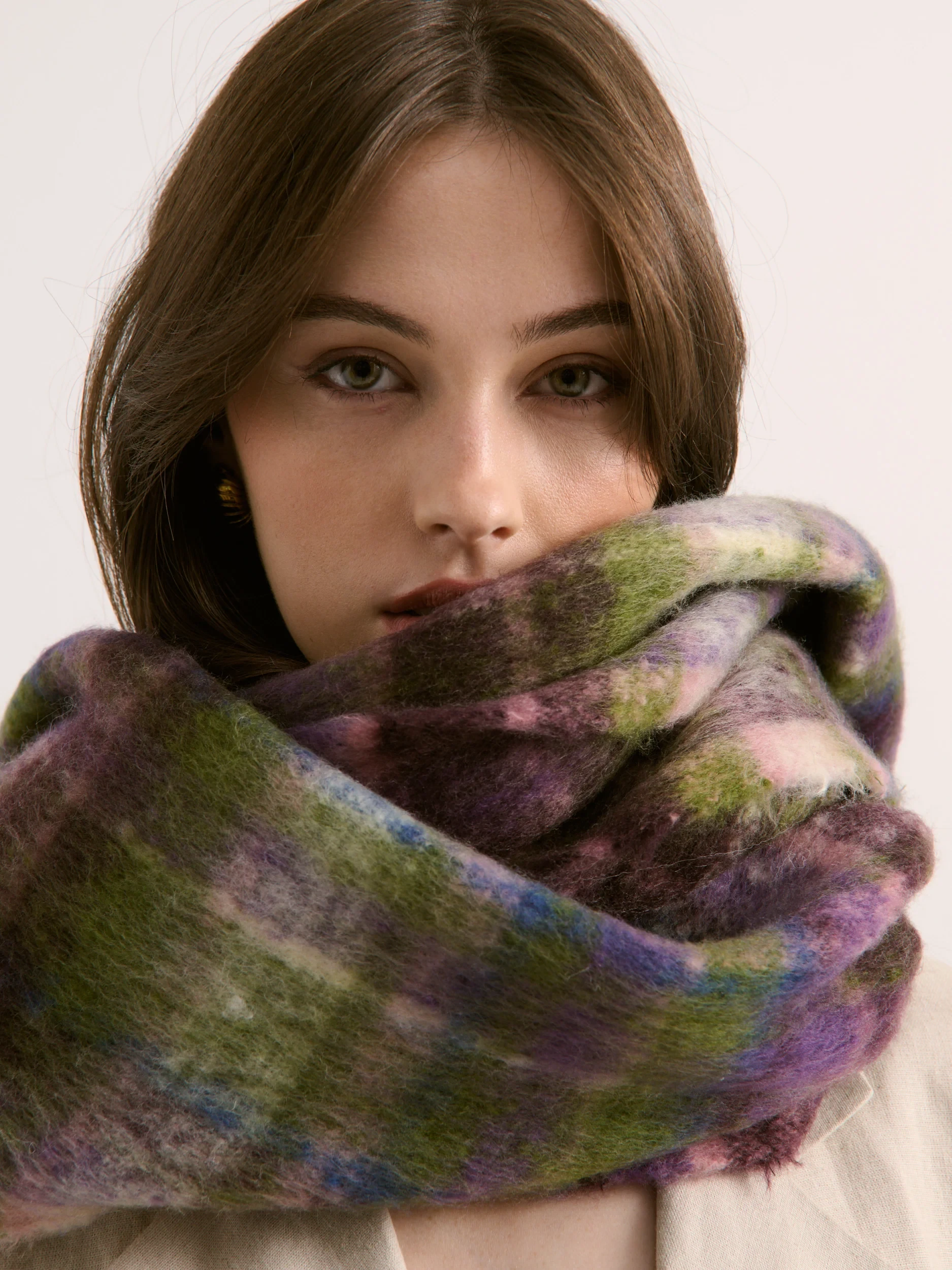 Vacanza Fluffy Scarf