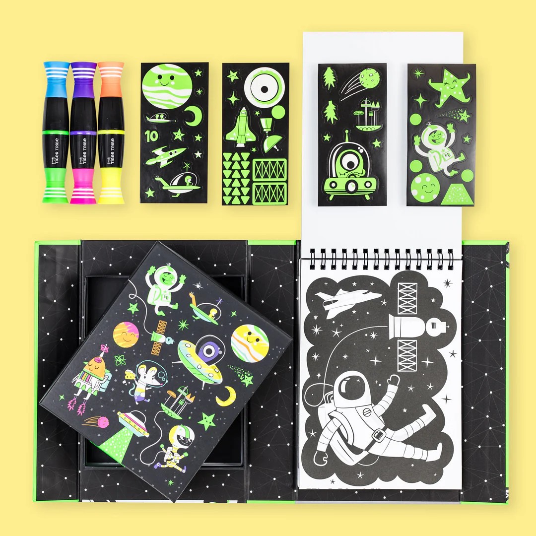 Outer Space Colouring Set