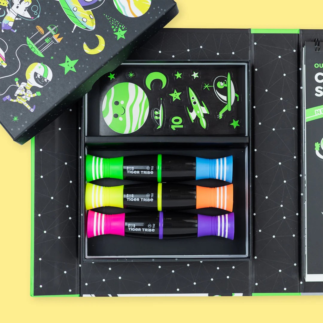 Outer Space Colouring Set